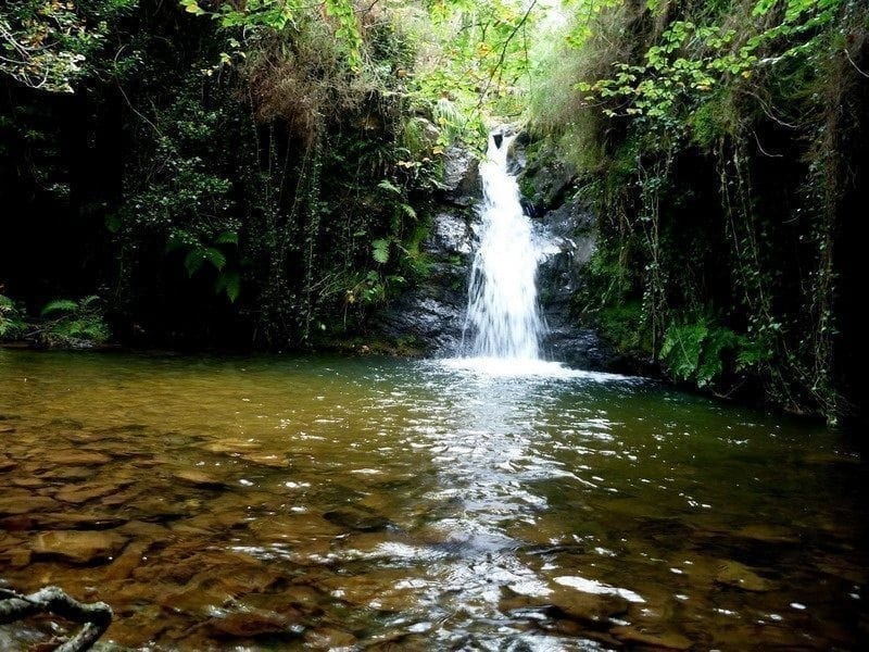 Cascadas-de-lamina planes otoño en Cantabria